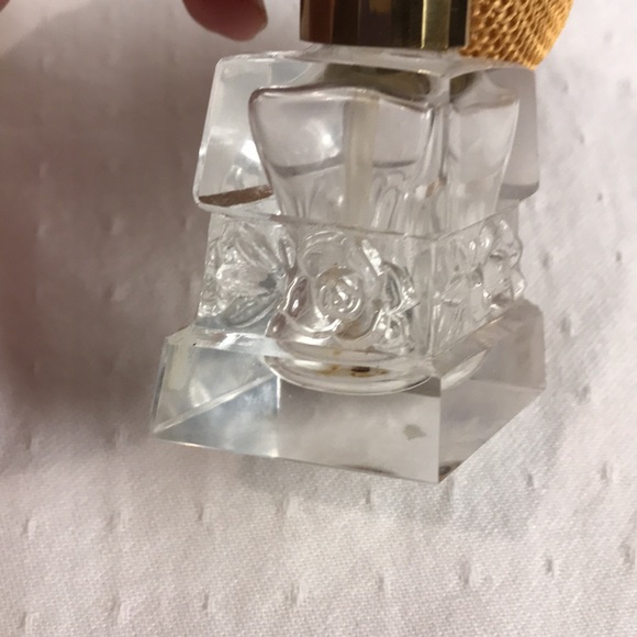 Vintage Hand Cut Glass Perfume Bottle with Atomizer - EMPTY - Picture 4 of 5